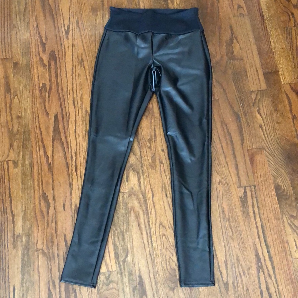 NWOT Assets by Spanx Faux Leather Legging M
